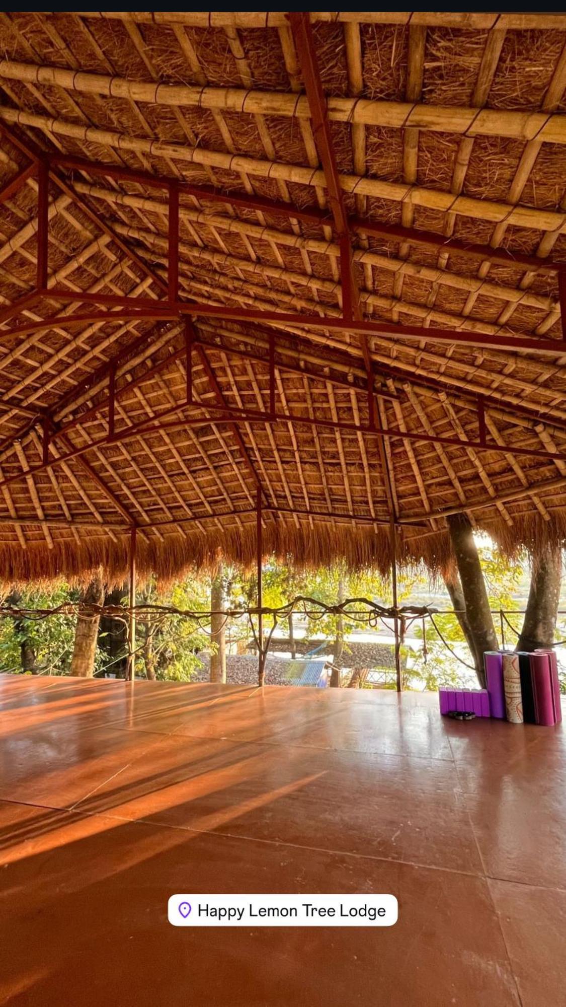 Happy Lemon Tree Lodge سوراها المظهر الخارجي الصورة